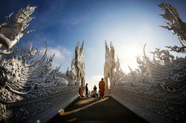 Wat Rong Khun: Ngôi đền Trắng nổi tiếng ở Thái Lan với vẻ đẹp kỳ dị 11