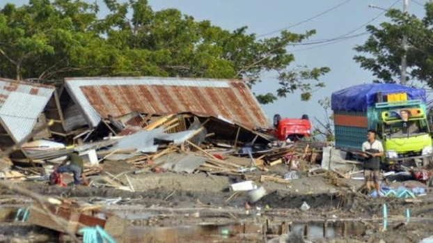 Sóng thần bất ngờ ập đến làm gần 400 người ở Indonesia tử nạn 6