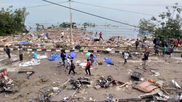 Sóng thần bất ngờ ập đến làm gần 400 người ở Indonesia tử nạn 0