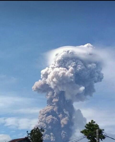 Hậu động đất - sóng thần, núi lửa ở Indonesia lại phun cao 4km 2
