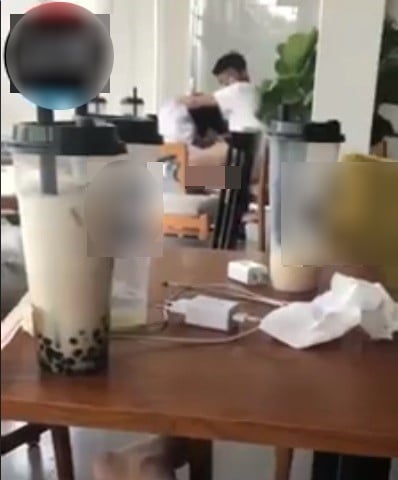 Cặp học sinh vô tư vào quán trà sữa ở Lạng Sơn 'âu yếm' 1