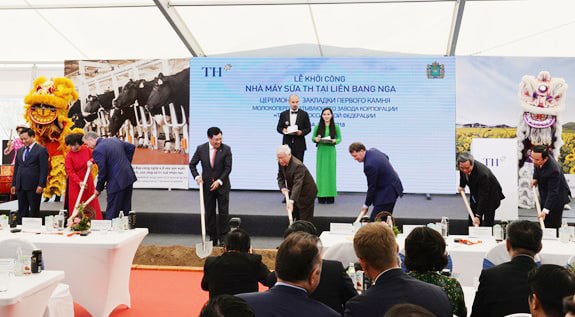   Tổng Bí Thư Nguyễn Phú Trọng và đoàn lãnh đạo cao cấp của Việt Nam dự lễ khởi công nhà máy TH tại Nga.  