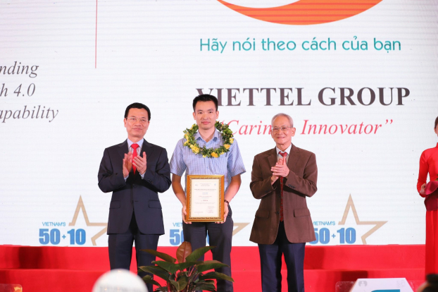   Đại diện Viettel nhận giải thưởng Top 50 Doanh nghiệp CNTT hàng đầu Việt Nam  