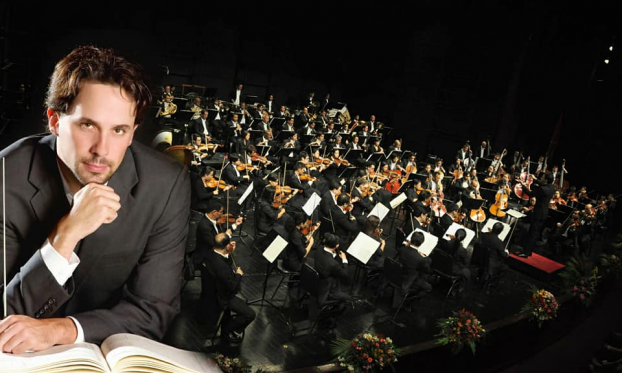   nhạc trưởng Olivier Ochanine cùng Dàn nhạc giao hưởng Mặt Trời – Sun Symphony Orchestra  
