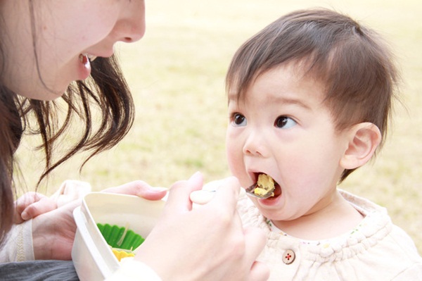   Bổ sung men vi sinh là cách chuyên gia y tế khuyên các bà mẹ có con biếng ăn nên dùng  