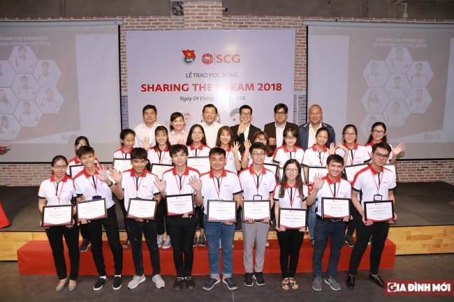   Những sinh viên xuất sắc được nhận học bổng SCG năm 2018  