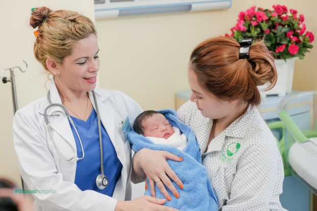   Đội ngũ bác sĩ Quốc tế tại Bệnh viện Thu Cúc luôn tận tâm với các mẹ bầu  