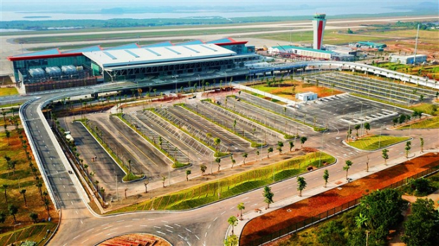   Khởi công từ năm 2015 tại xã Đoàn Kết, huyện Vân Đồn (Quảng Ninh), trên diện tích 325 ha, Cảng hàng không quốc tế Vân Đồn là sân bay cấp 4E (theo tiêu chuẩn của Tổ chức hàng không dân dụng quốc tế - ICAO), sân bay quân sự cấp II, có thể đón được tất cả các loại máy bay hiện đại bậc nhất trên thế giới.  