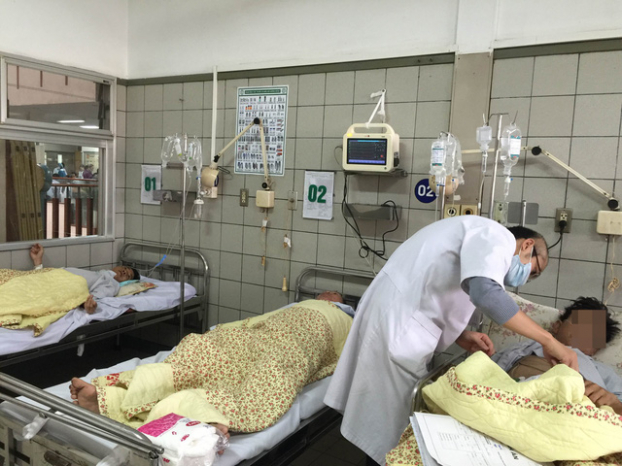   Bệnh nhân nằm điều trị do rượu tại BV Bạch Mai (Ảnh tư liệu)  