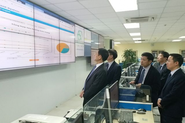   Đoàn công tác của Bộ TT&TT do Bộ trưởng Nguyễn Mạnh Hùng dẫn đầu đã đến thăm và kiểm tra công tác ứng trực dịp Tết Nguyên đán Kỷ Hợi 2019 tại Tổng công ty Hạ tầng mạng (VNPT-Net)  