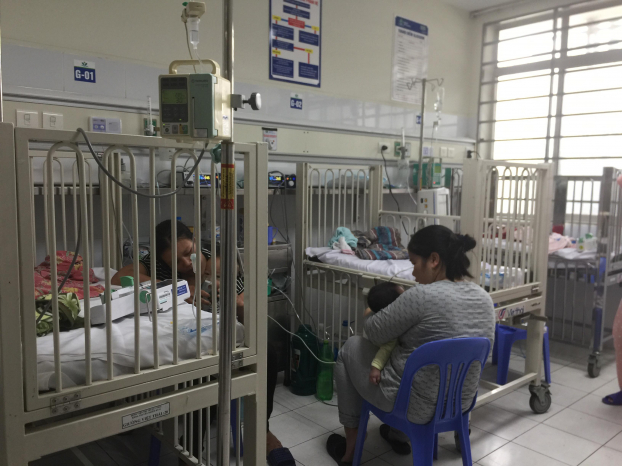   Trẻ nhập viện điều trị cúm mùa tại BV Nhi Trung ương  