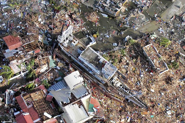   Siêu bão Hải Yến ập vào Philippines, phá hủy 70 – 80% các thành phố mà nó quét qua. Ảnh: Internet  
