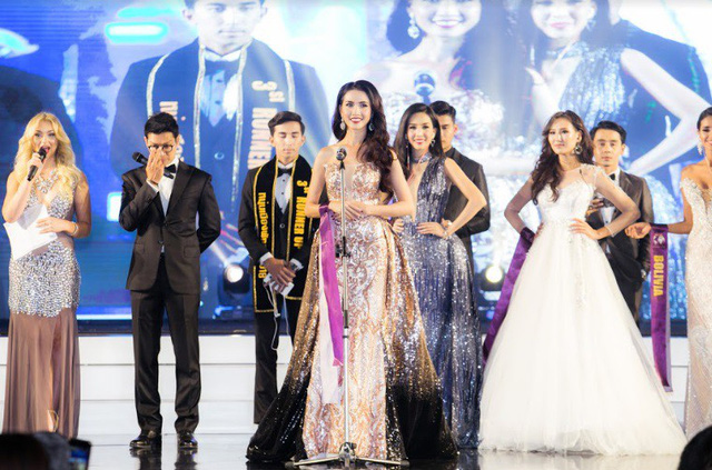 Phan Thị Mơ trả lời phần thi ứng xử xuất sắc tại Hoa hậu Đại sứ Du lịch thế giới 2018.