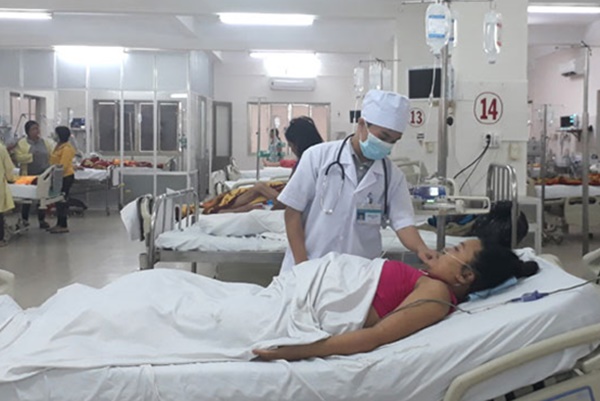 Sản phụ vỡ gan do sản giật được điều trị, chăm sóc tại Khoa Hồi sức tích cực - Chống độc, Bệnh viện Đa khoa Phú Yên - Ảnh: LÂM VY