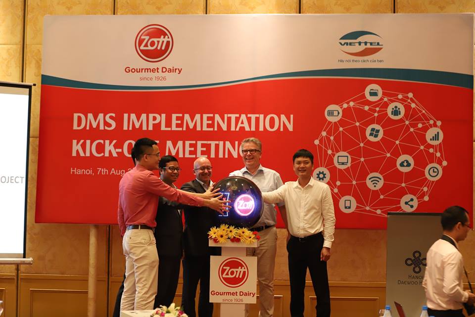 Công ty TNHH Zott Việt Nam (đơn vị sản xuất các sản phẩm từ sữa hàng đầu châu Âu) vừa tổ chức Lễ khởi động và vận hành dự án cung cấp phần mềm quản lý bán hàng trực tuyến DMS.One.
