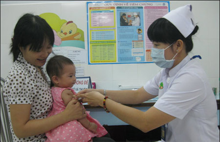 Đưa trẻ đi tiêm vắc xin đúng lịch là biện pháp phòng ngừa bệnh sởi hiệu quả nhất