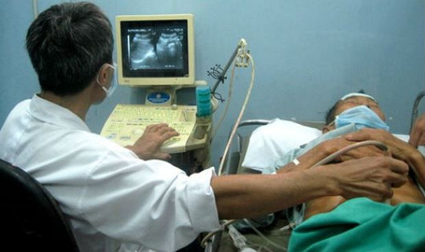 Ở những bệnh viện lớn của Việt Nam, mỗi ngày bác sĩ làm khoảng 25 – 30 bệnh nhân siêu âm mạch máu, hoặc khoảng 80 – 100 bệnh nhân siêu âm tổng quát; rất nhiều hôm bác sĩ không có thời gian đi vệ sinh