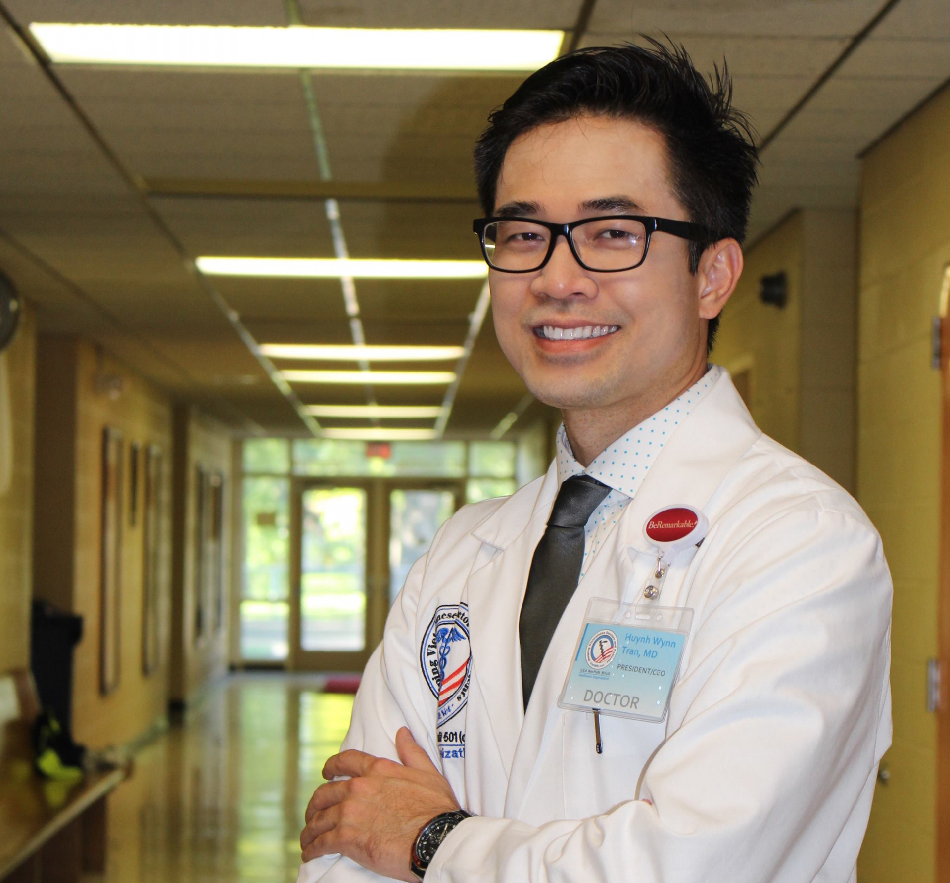 Bác sĩ Mỹ gốc Việt Trần Huỳnh (tên tiếng Anh là Huynh Wynn Tran, Giám đốc tổ chức y khoa VietMD.net)