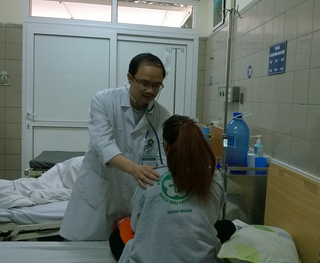 Bệnh nhân Trần Thị T. (16 tuổi, quê ở Kiên Giang) bị sốc ma túy đá đang được điều trị tại Trung tâm Chống độc, Bệnh viện Bạch Mai