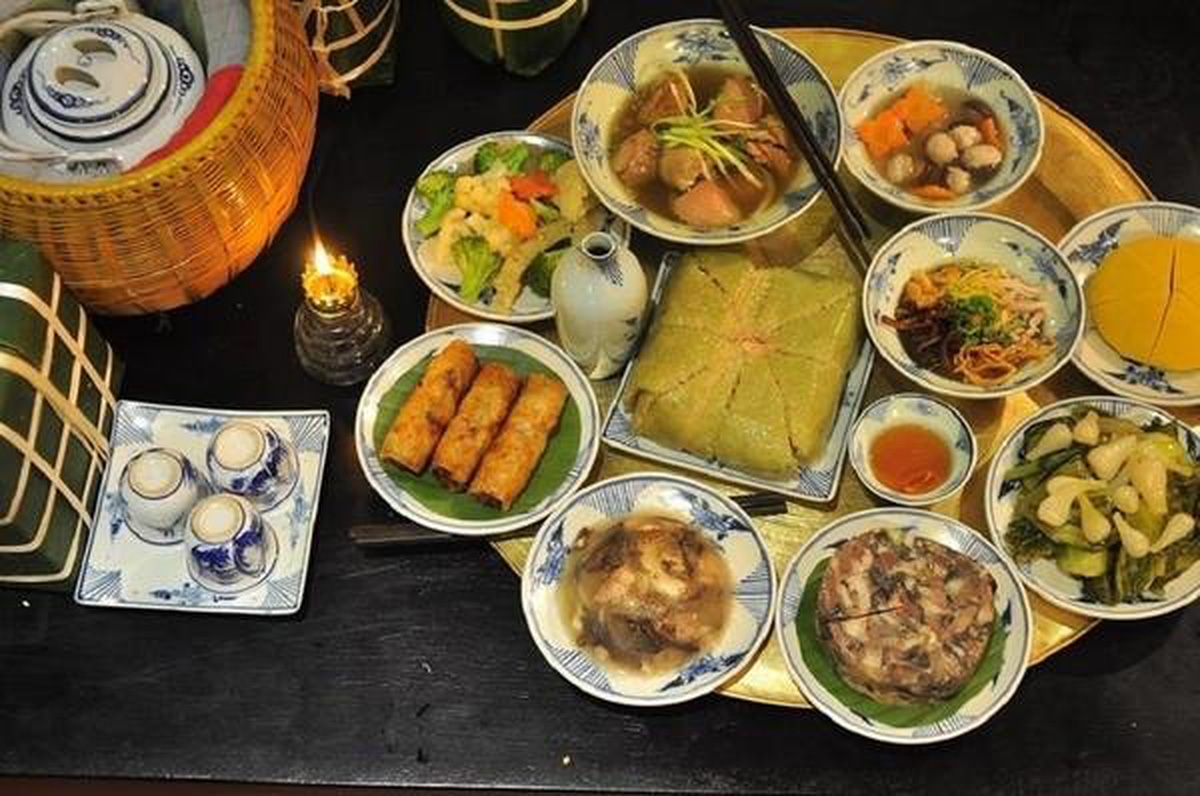   Với người Việt trước đây, họ chỉ mong đến Tết để có bữa ăn no nê hơn, ngon hơn  