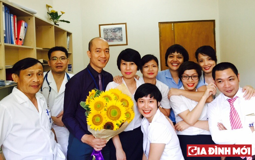 Anh Trương Kiều Nghị và các bác sĩ nam của Bệnh viện Việt Pháp luôn mong muốn chị em đồng nghiệp vui vẻ để xả được stress 