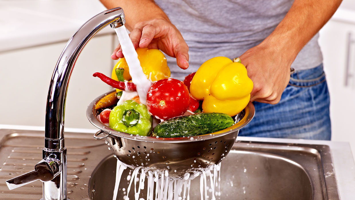   Chọn thực phẩm sạch, vệ sinh và nấu chín thực phẩm khi sử dụng để đảm bảo an toàn  