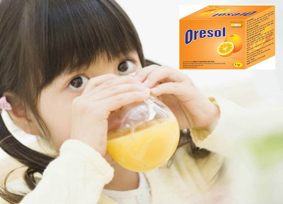 Cho trẻ uống thực phẩm chức năng oresol thay vì uống thuốc oresol không giúp bù nước, bù điện giải mà còn có thể nguy hại đến sức khỏe trẻ