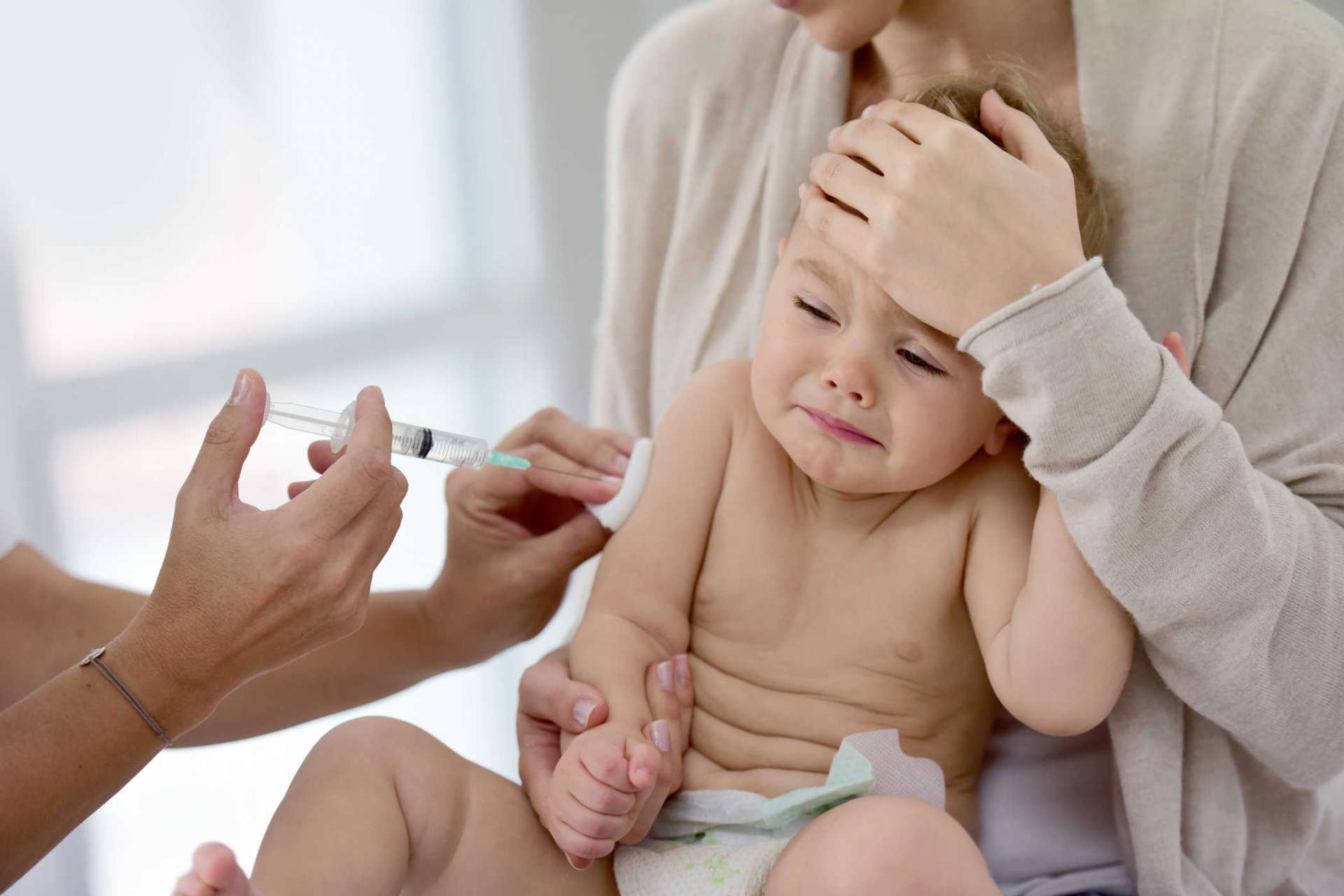 Tiêm phòng vắc-xin theo khuyến cáo là cách tốt nhất để phòng bệnh sởi cho trẻ