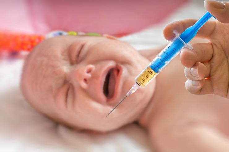 Mọi vắc-xin đều có thể gây ra tác dụng phụ, hầu hết là nhẹ với các biểu hiện đau, sốt. Ảnh minh họa