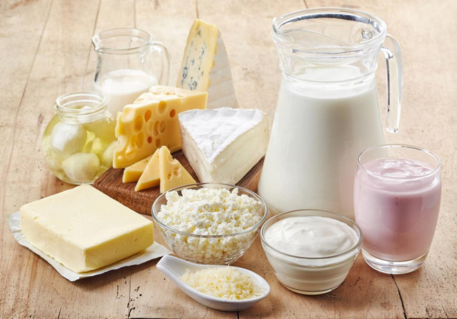 Thực phẩm giàu canxi gồm sữa ít béo, phomai tươi ít béo, các sản phẩm từ sữa... Ảnh minh họa