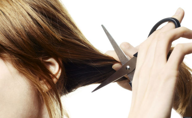   Bệnh nghiện nhổ tóc nếu không điều trị được bằng thuốc có thể phải cắt tóc, cạo trọc đầu để cai nghiện. Ảnh minh họa  