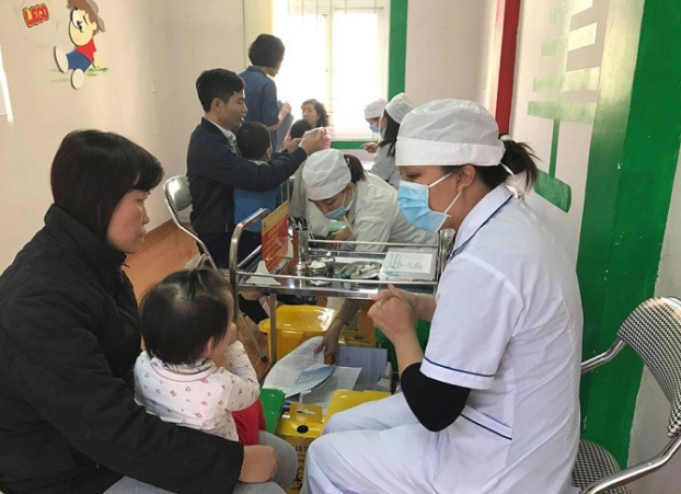   Tiêm vắc-xin cho trẻ tại Trường Mầm non ở Hà Nội  