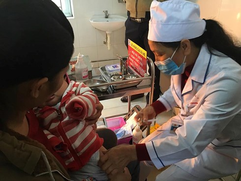   Tại huyện Thạch Thất đã có khoảng 1.000 trẻ được tiêm vắc-xin 5 trong 1 ComBE Five. Ảnh minh họa  