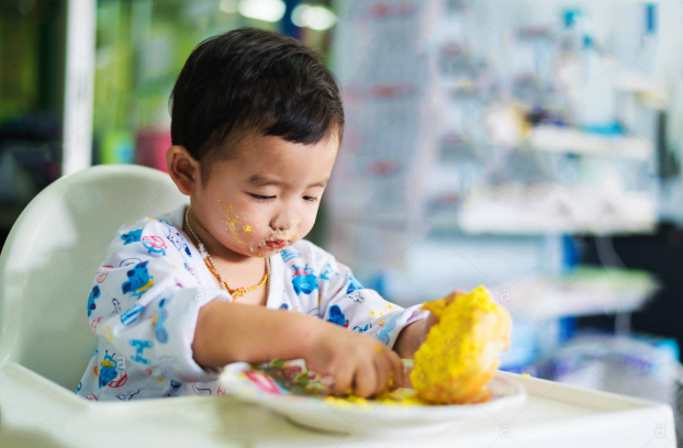   Ngày tết trẻ ăn nhiều những thực phẩm khác lạ so vơi ngày thường sẽ ảnh hưởng đến hệ tiêu hóa của trẻ. Ảnh minh họa  