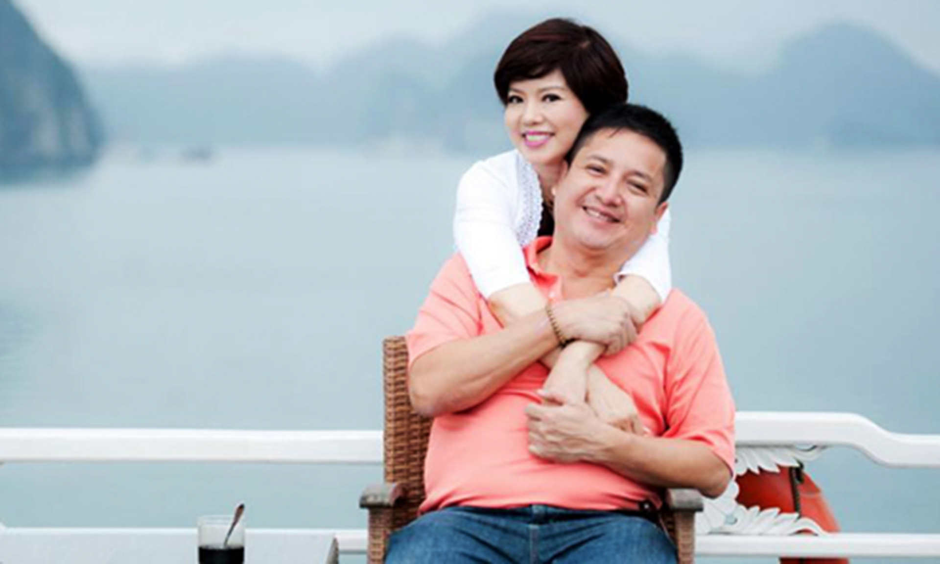 Cặp vợ chồng nghệ sĩ Chí Trung - Ngọc Huyền được ngưỡng mộ vì đã bên nhau 39 năm và kết hôn hơn 30 năm mà vẫn hạnh phúc tình cảm