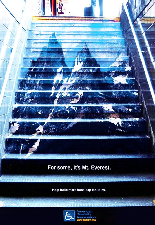 Một tổ chức hoạt động vì người khuyết tật đã đặt quảng cáo đầy ý nghĩa tại cầu thang nhà ga: 'Với ai đó ngoài kia, đây cũng như đỉnh Everest'