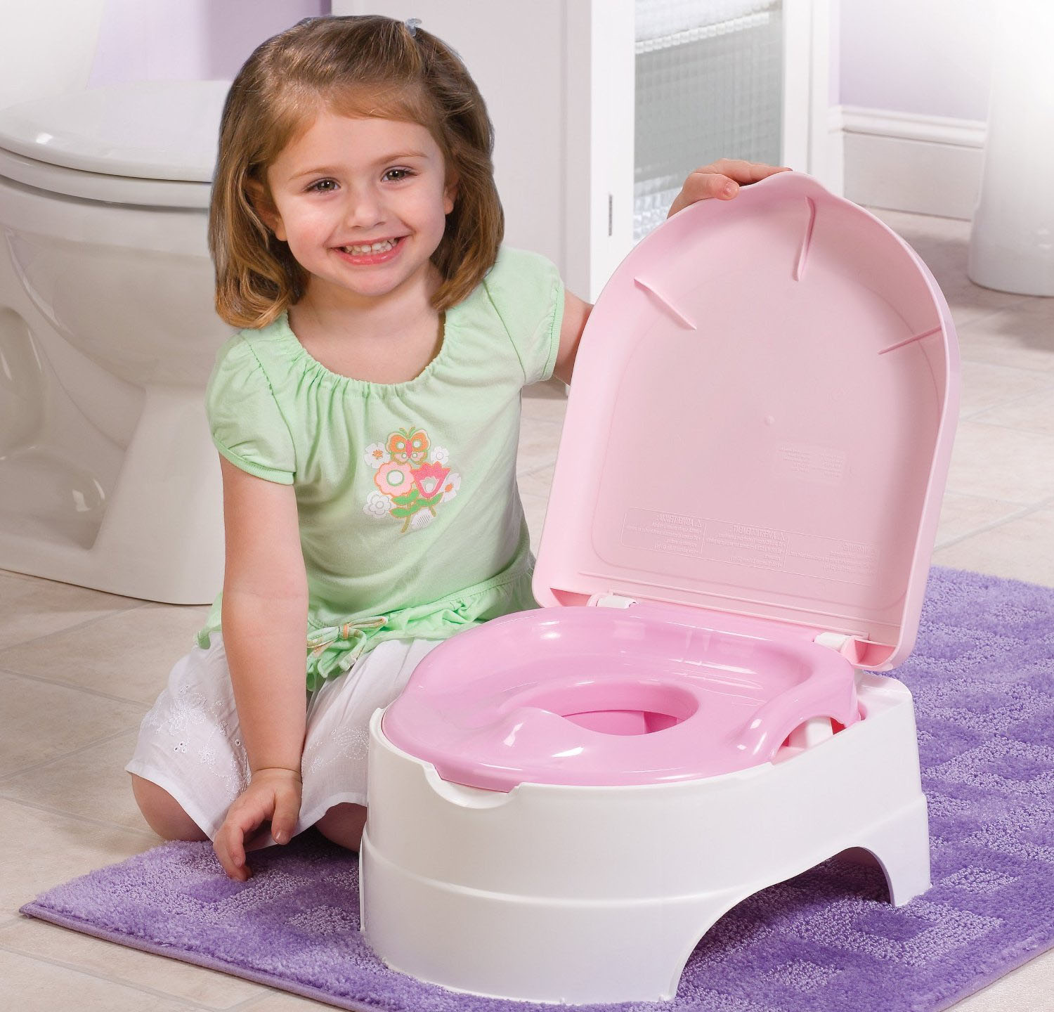 Khi trẻ chưa thể đi vệ sinh ở bồn cầu trong nhà, người lớn vẫn có thể dạy trẻ cách sử dụng bằng những bồn vệ sinh 'mini' thế này
