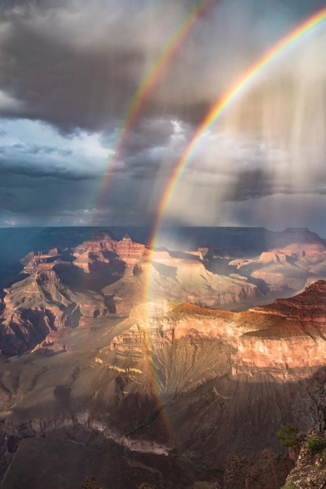 Cầu vồng đôi sau cơn mưa ở Grand Canyon