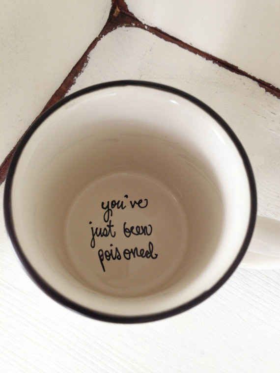 'Bạn vừa bị đầu độc' - chiếc cốc gây hoang mang nhất mọi thời đại
