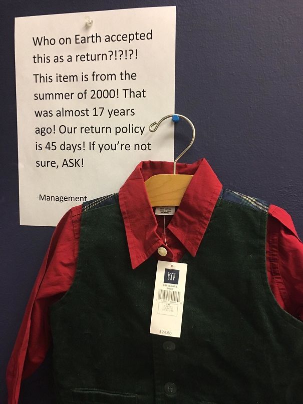 Cửa hàng nhận đổi trả một chiếc áo từ năm 2000