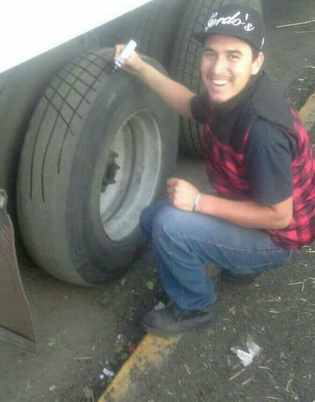 Khi xe đi đến mòn lốp nhưng bạn vẫn chưa muốn thay lốp mới