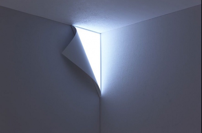 Chiếc đèn ngủ thiết kế đầy sáng tạo - nhìn như giấy dán tường bóc ra để lộ cả khoảng ánh sáng