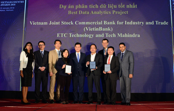 Đại diện VietinBank nhận giải thưởng Dự án Phân tích dữ liệu tốt nhất  