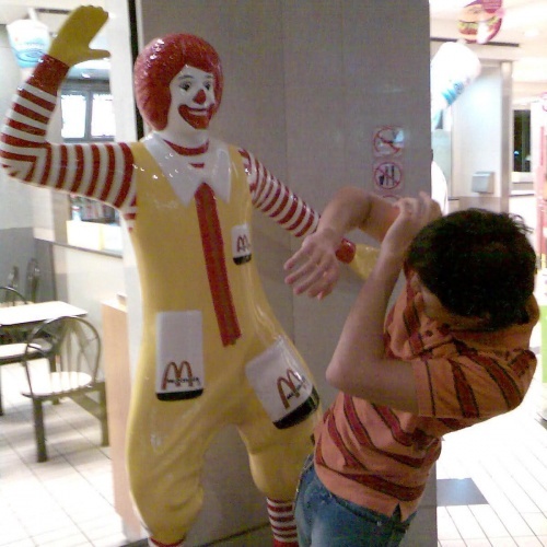 Sự đáng sợ của những chú hề McDonald's
