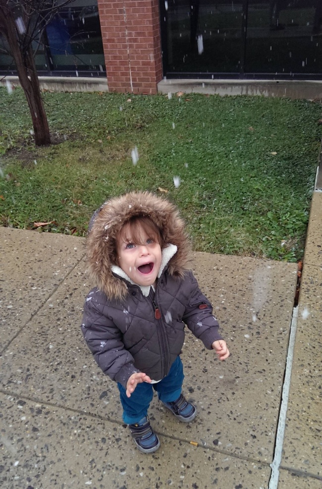 'Đây là biểu cảm của con trai tôi khi lần đầu thấy tuyết'