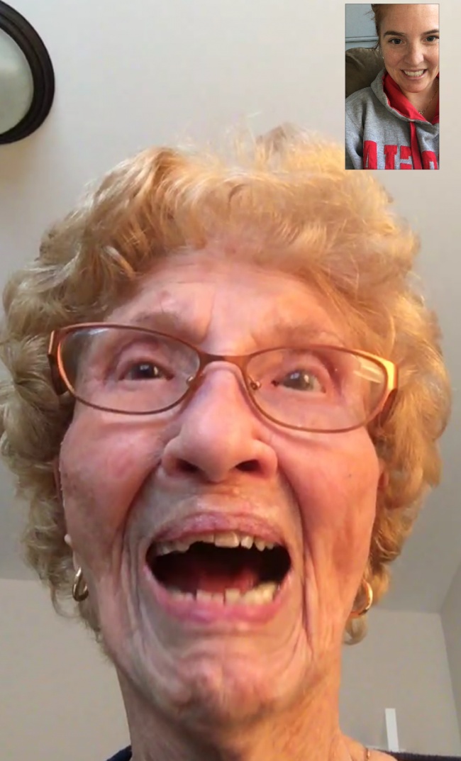 'Bà tôi năm nay 96 tuổi và đây là lần đầu tiên Face Time của bà'