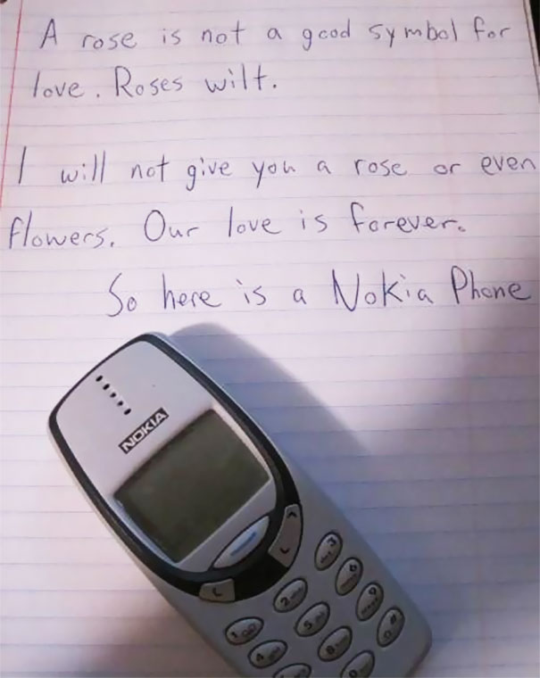 Hoa hồng không đủ để làm biểu tượng cho tình yêu của đôi mình, bởi tình yêu của đôi mình là vĩnh cửu. Vậy nên anh tặng em con Nokia em nhé!