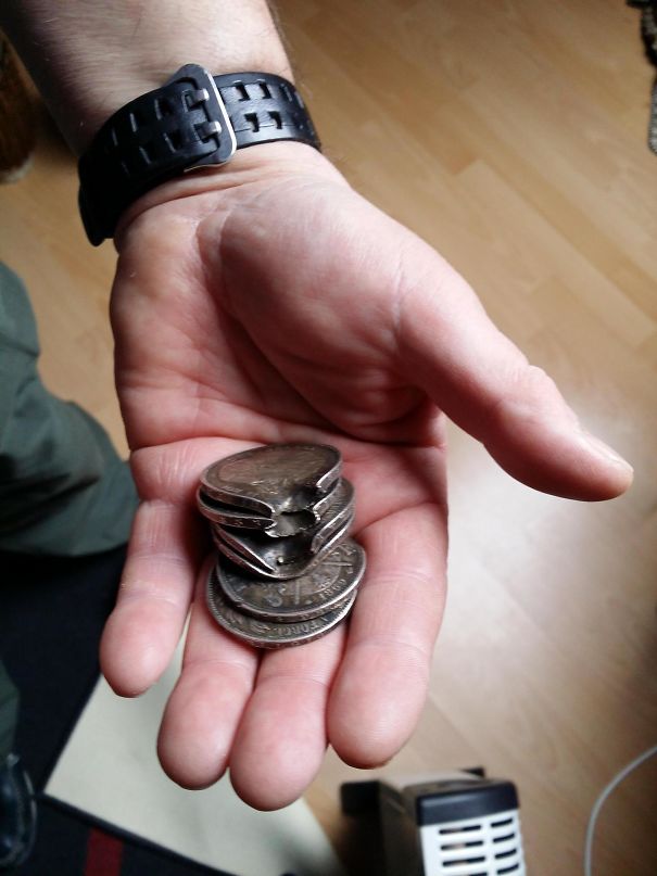 'Ông tôi từng bị một lính Đức bắn vào ngực trong Chiến tranh thế giới I, những đồng tiền này đã cứu sống ông ấy'