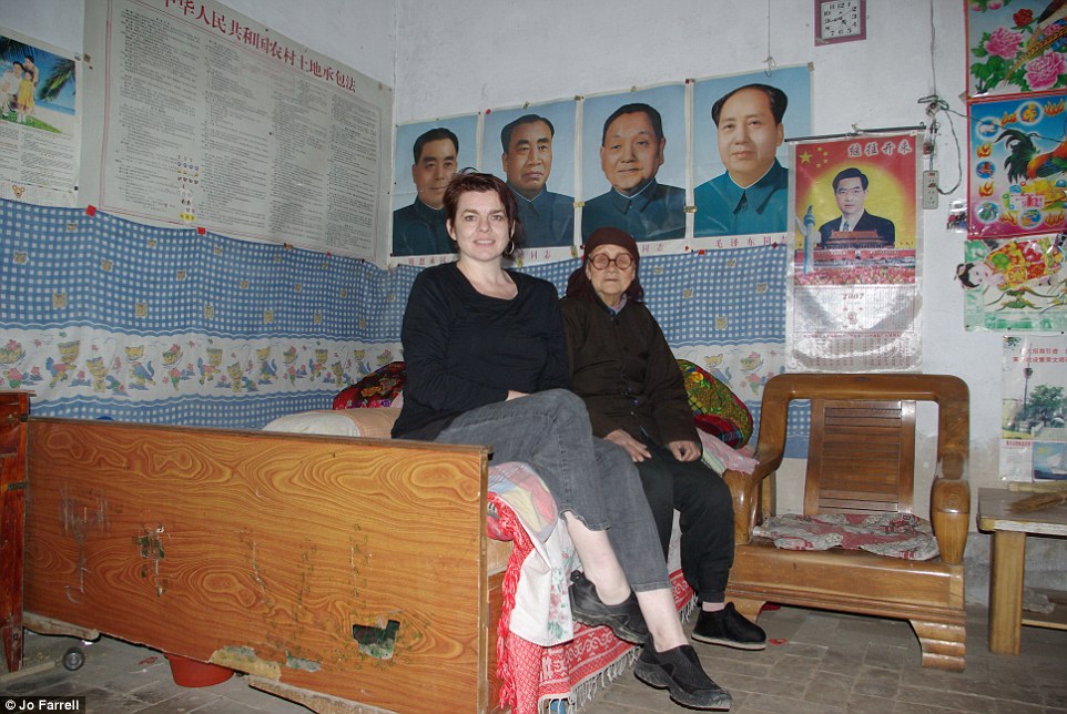 Xót xa hình ảnh những người phụ nữ 'bó chân gót sen' cuối cùng của Trung Quốc 7