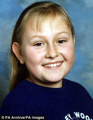 Cô bé Lucy Lowe, nạn nhân lạm dụng tình dục từ khi mới 14 tuổi